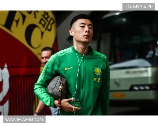 黄潜防线稳固，助力球队再迎关键胜利