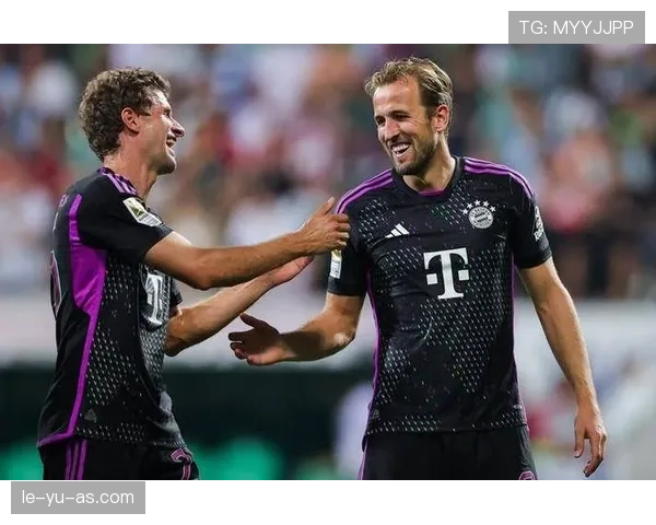 奥纳丘比甲金靴回忆杀：传奇前锋重温辉煌岁月，状态强势回暖