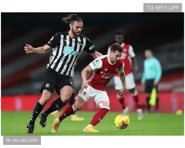 埃因霍温锋线火力全开，新赛季强势回暖引瞩目