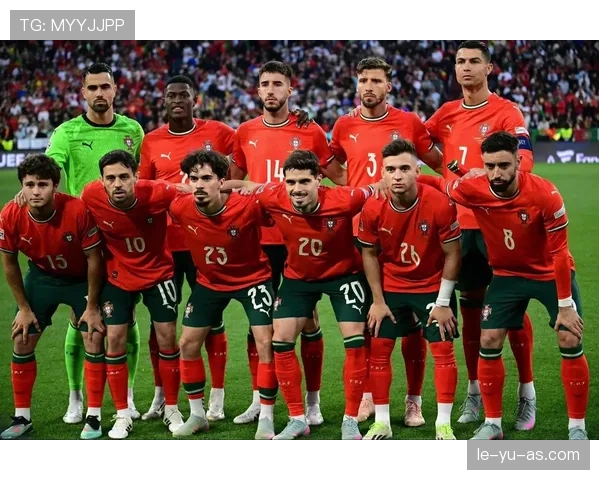 足球明星闪耀赛场，精彩进球引爆观赛热潮