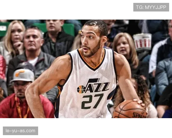 戈贝尔利用掩护拉开空间，提升球队内线防守效率